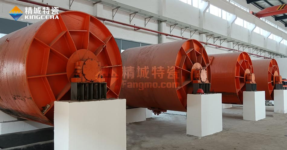 PP电子特瓷新扩建中的5吨球磨机生产线